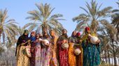 اللباس التقليدي في قشم: فن وإبداع يعكس الثقافة المحلية 
