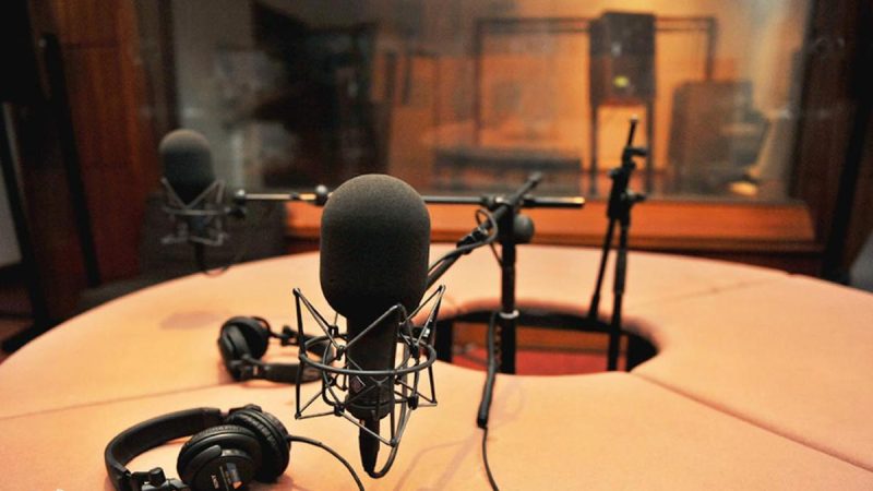 Journalism Essentials: A Comprehensive Guide to Professional Interviewing and Effective Questioning