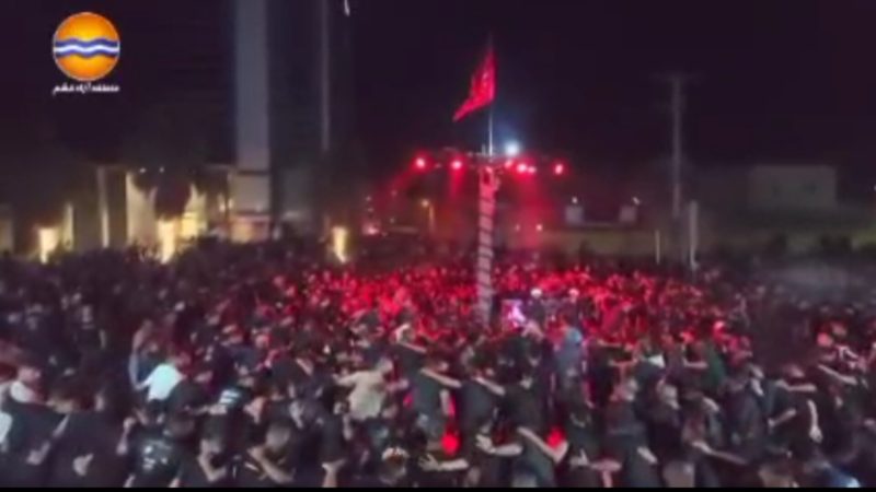 تجمع هیئت های مذهبی شهرستان قشم عزاداری پر شور شب عاشورا مسجد امام علی(ع) [منبربالا]