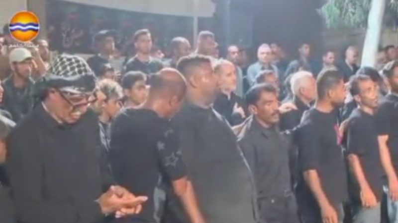 تجمع هیئت های مذهبی شهرستان قشم عزاداری پر شور شب عاشورا  مسجد امام علی(ع) [منبربالا]
