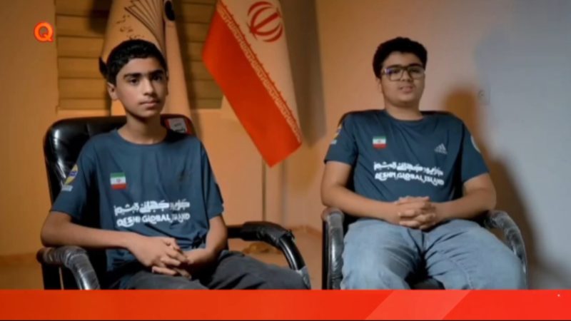 مهربد و عماد، اعضای تیم رباتیک منطقه آزاد قشم مصمم و با انرژی برای کشف دنیاهای جدید هستند. 