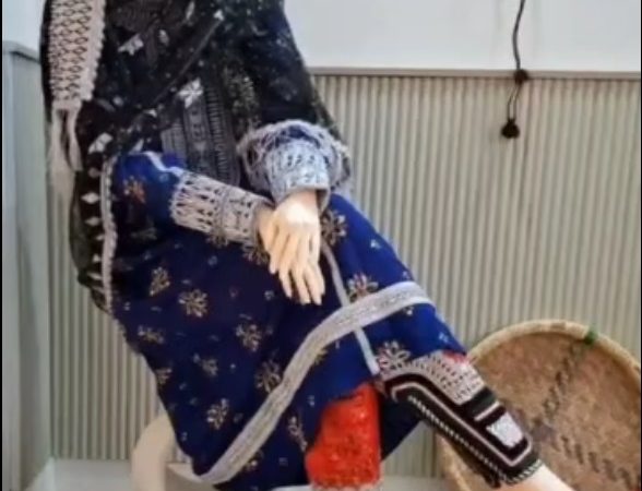 🎉✨ سفر به دنیای رنگ‌ها و طرح‌های لباس زنان قشم! 